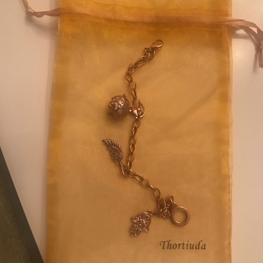 Rose gold bracelet with 2 charms